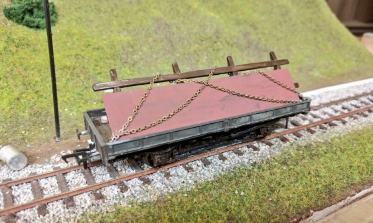 Hornby \u0026 Peco OO gauge track look 